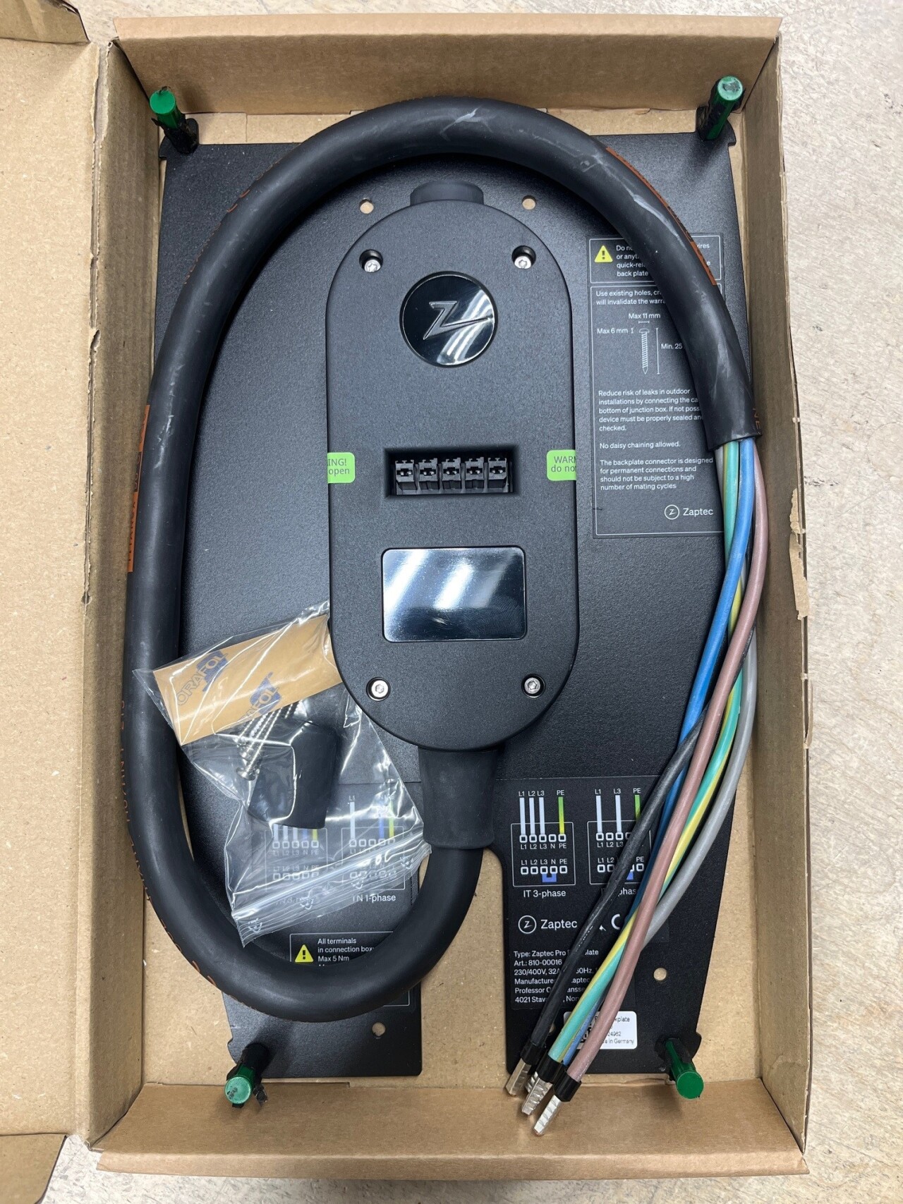Zaptec prefab backplate